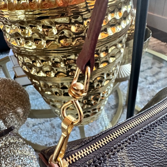 Louis Vuitton Monogram
Mini Papillon Handbag - Picture 3 of 13